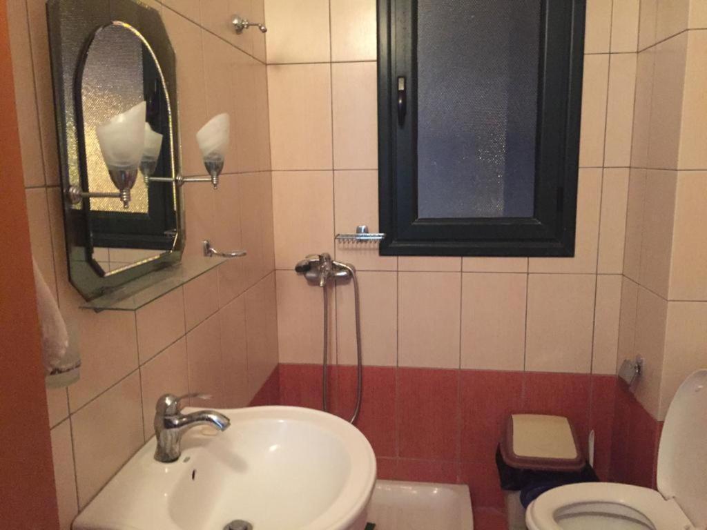 Seaside Apartment Vlorë Esterno foto