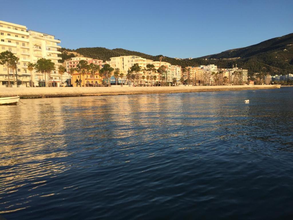 Seaside Apartment Vlorë Esterno foto