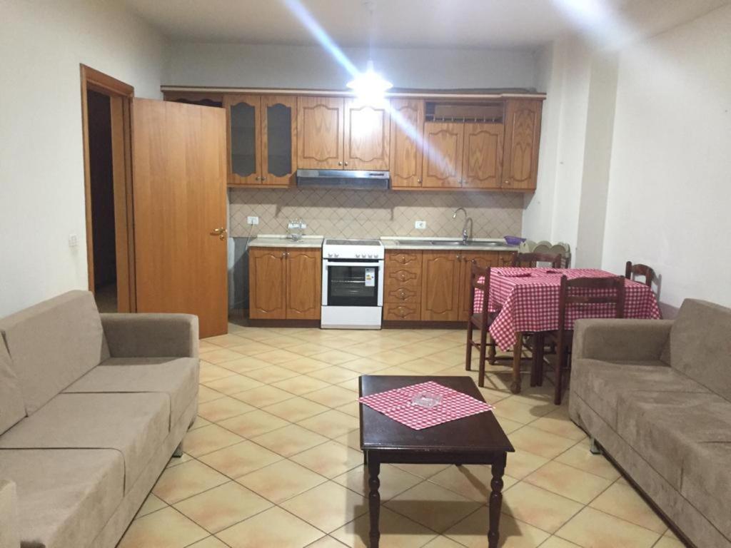 Seaside Apartment Vlorë Esterno foto
